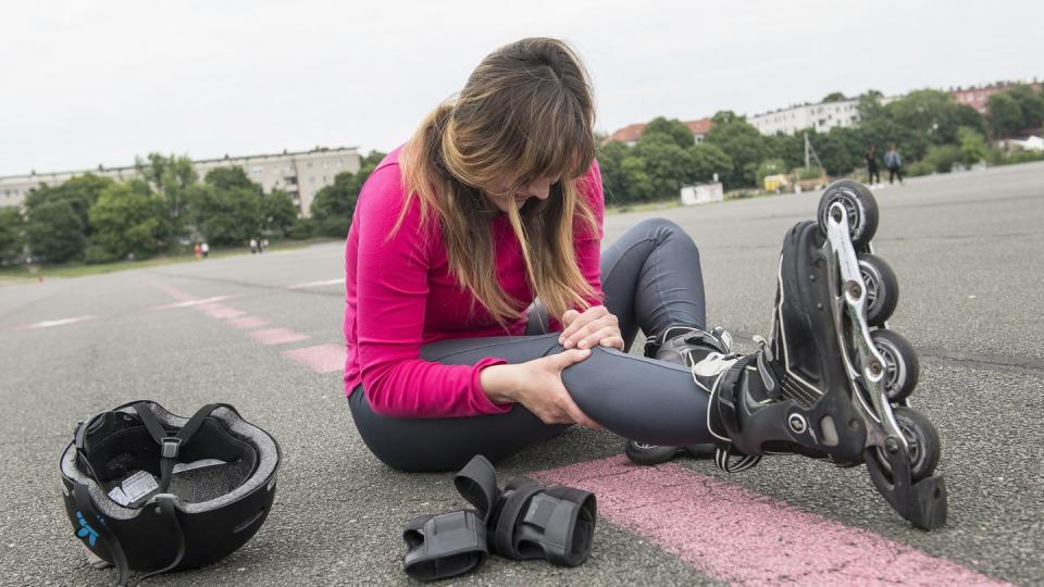 Verletzungen beim Sport können schnell mal passieren. Eine Zusatzversicherung kann sich unter Umständen lohnen.