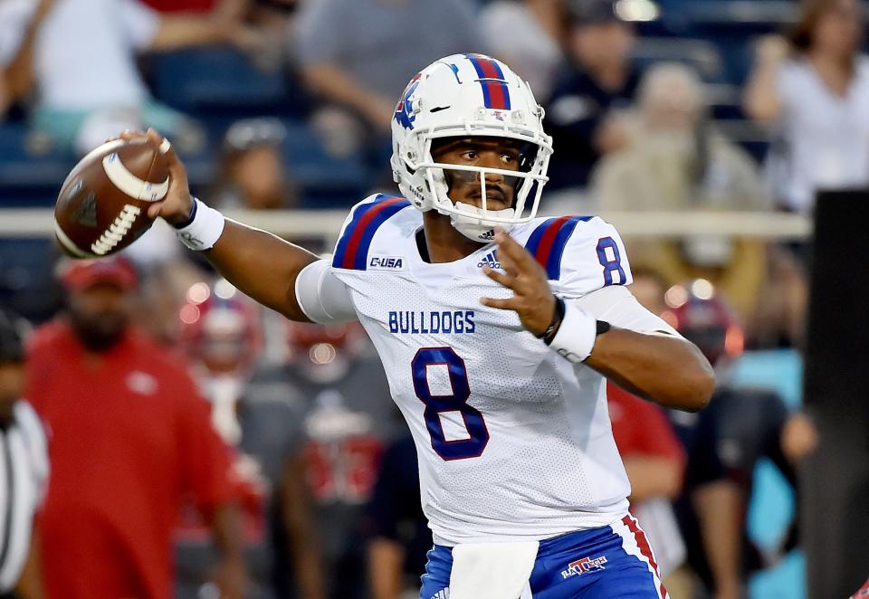 Louisiana Tech Bulldogs quarterback J'Mar Smith (8) throws a pass against the Florida Atlantic Owls during the first half at FAU Football Stadium.