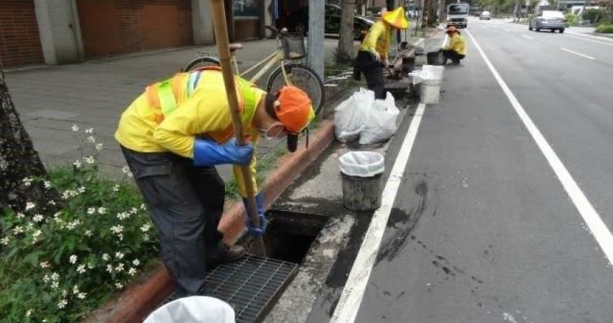 因應滯留鋒面降雨，北市災害應變中心三級常時開設。（圖／翻攝畫面）