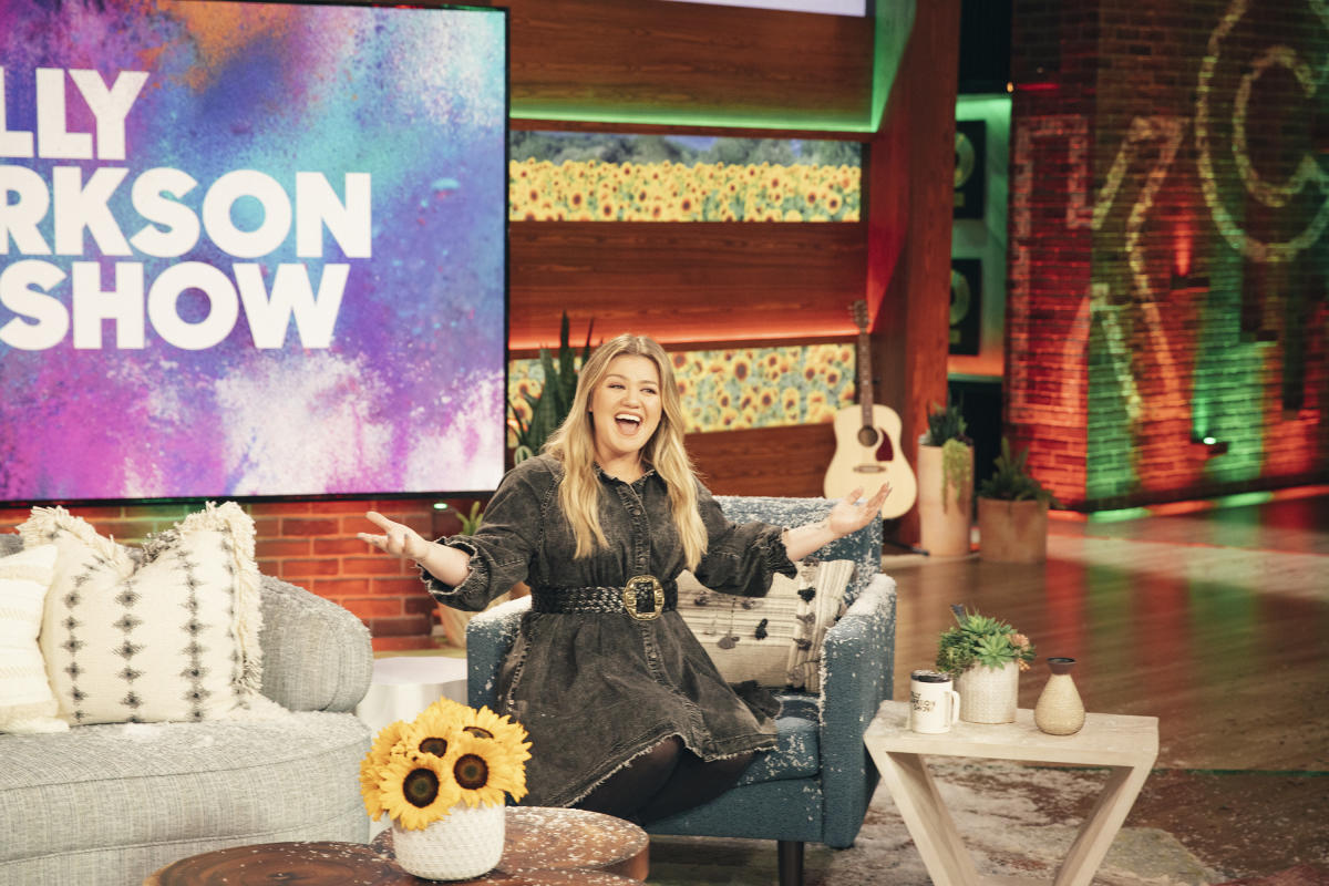 Kelly Clarkson Talk Show to Move Into Ellen DeGeneres’ Time Slots on