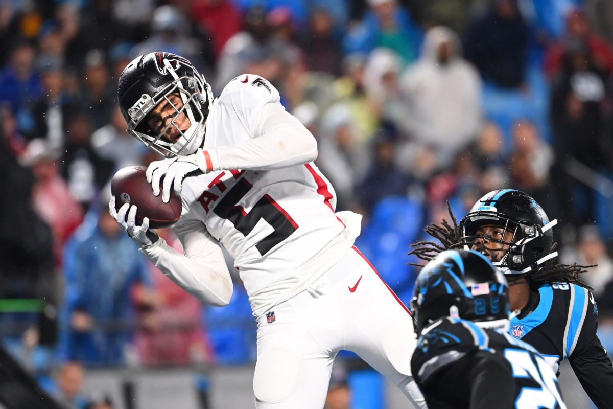 Atlanta Falcons wide receiver Drake London (5) lines up during the second  half of an NFL football game against the Los Angeles Chargers, Sunday, Nov.  6, 2022, in Atlanta. The Los Angeles