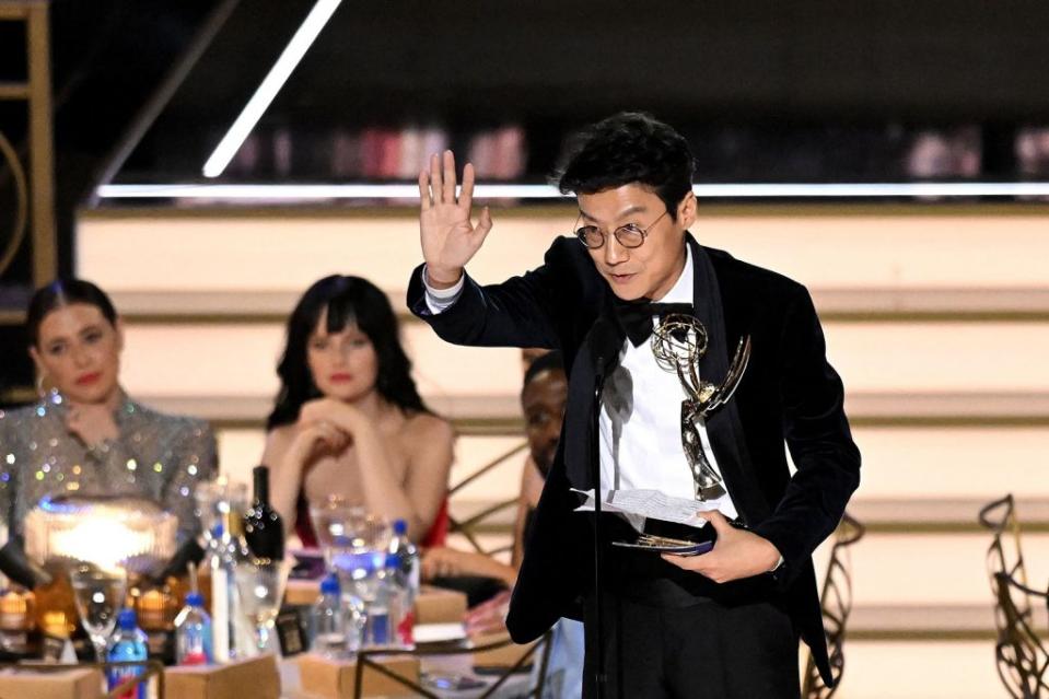 《魷魚遊戲》導演黃東赫在74屆艾美獎勇奪最佳導演殊榮，同創下亞洲第一人的紀錄。（圖／CATCHPLAY+ 提供）