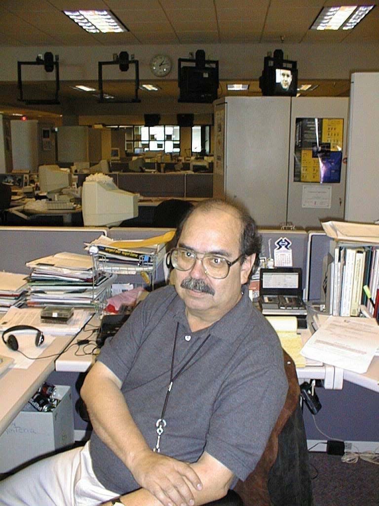 Ramón Rentería at his desk in the El Paso Times newsroom in 1999.