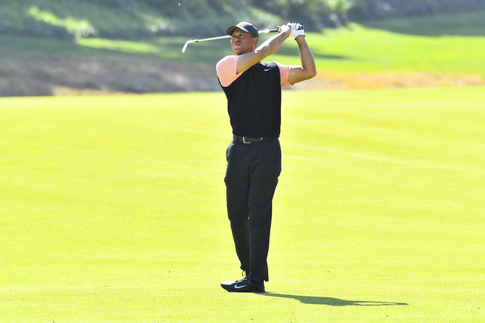 Tiger Woods opened his round on Thursday with an eagle from 24 feet, 8 inches — honoring fallen Lakers legend Kobe Bryant in Los Angeles.