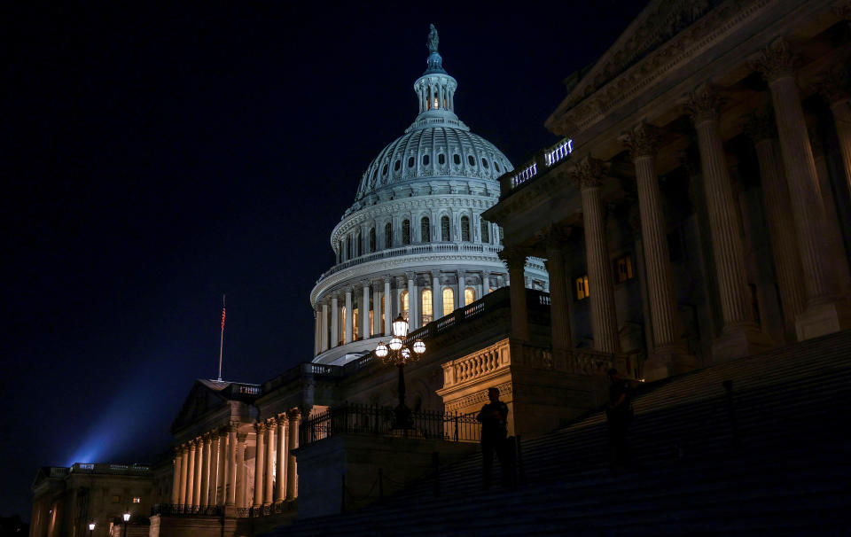 美國聯邦參議院1日表決通過一項讓國家得以暫停聯邦債務上限的法案，為長達數周的緊張談判畫下句點。（路透社）