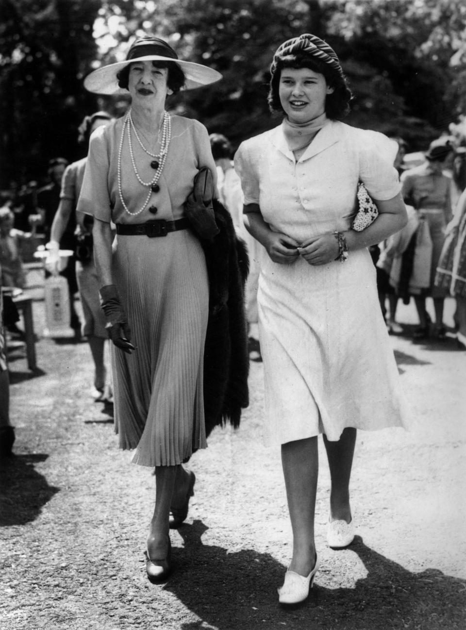 Gloria Vanderbilt with her aunt Gertrude Payne Whitney at a party on Long Island (Getty Images)