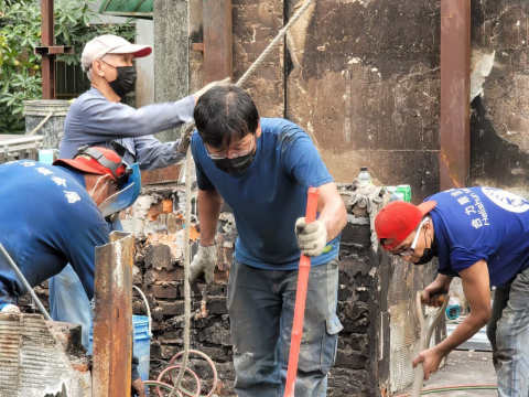 自發團默默行善　幫雙溪火災戶整修房舍