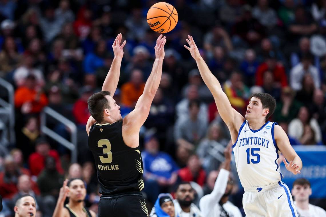 Oakland guard Jack Gohlke (3) makes one of his 10 3-pointers while defended by Kentucky guard Reed Sheppard during the first round of the NCAA Tournament on Thursday.