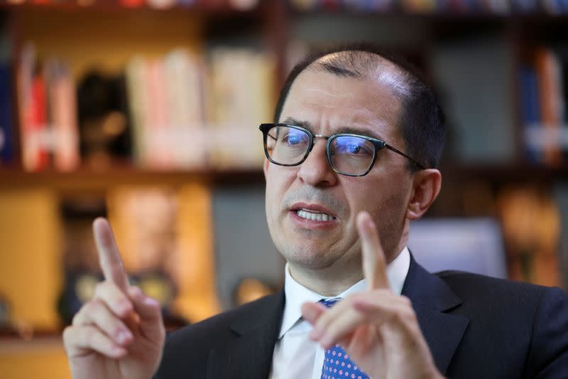 El fiscal general de Colombia, Francisco Barbosa, habla en una entrevista con Reuters en Bogotá