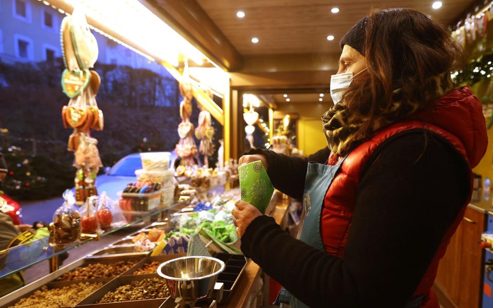 Customers sitting in their cars receiving goods at a drive-in Christmas market during the second wave of the coronavirus pandemic in Landshut, Germany - Alexander Hassenstein /Getty Images Europe 