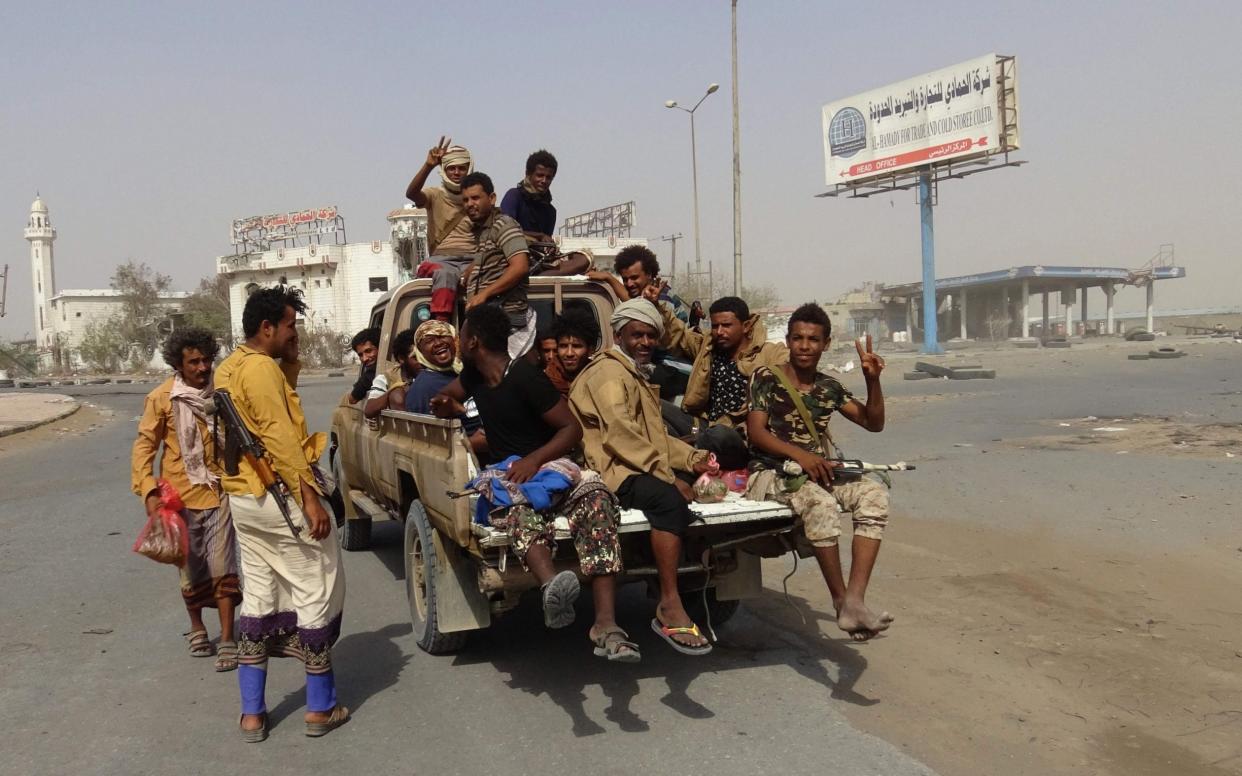Yemeni pro-government forces gather in the port city of Hodeida on December 17, 2018 - AFP