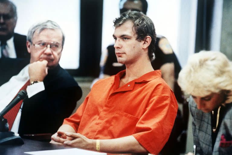 Jeffrey Dahmer durante el juicio por los crímenes que cometio (Captura video)