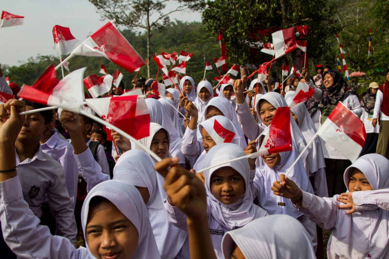 Indonesian students take part in a ceremony for Indonesia's 79th Independence Day in Tebing Hawu, Bandung, West Java. Algi Febri Sugita/ZUMA Press Wire/dpa