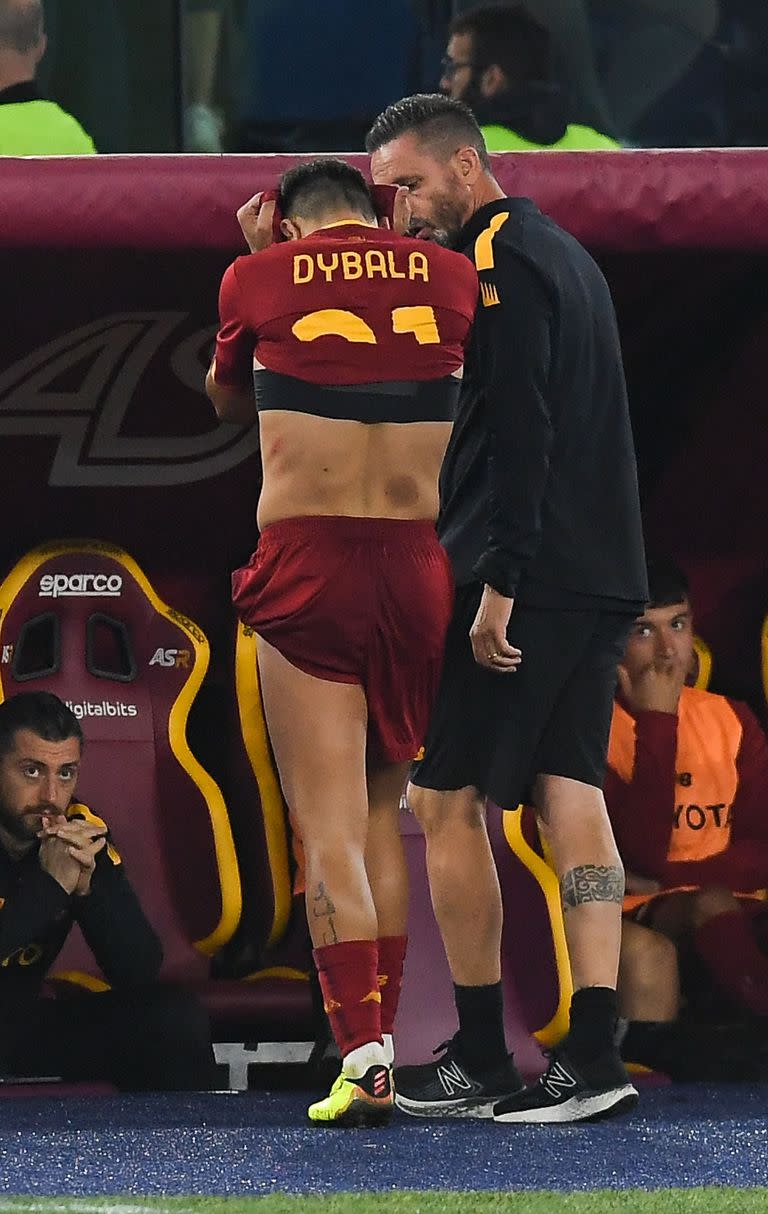Paulo Dybala sale lesionado ante Lecce; fue su último partido, el 9 de octubre pasado