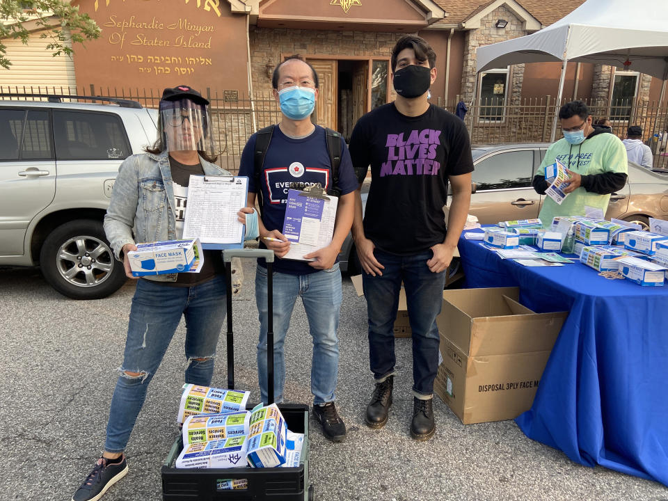 Community outreach workers during a final push to ensure an accurate 2020 census. (Ahmed Butt)