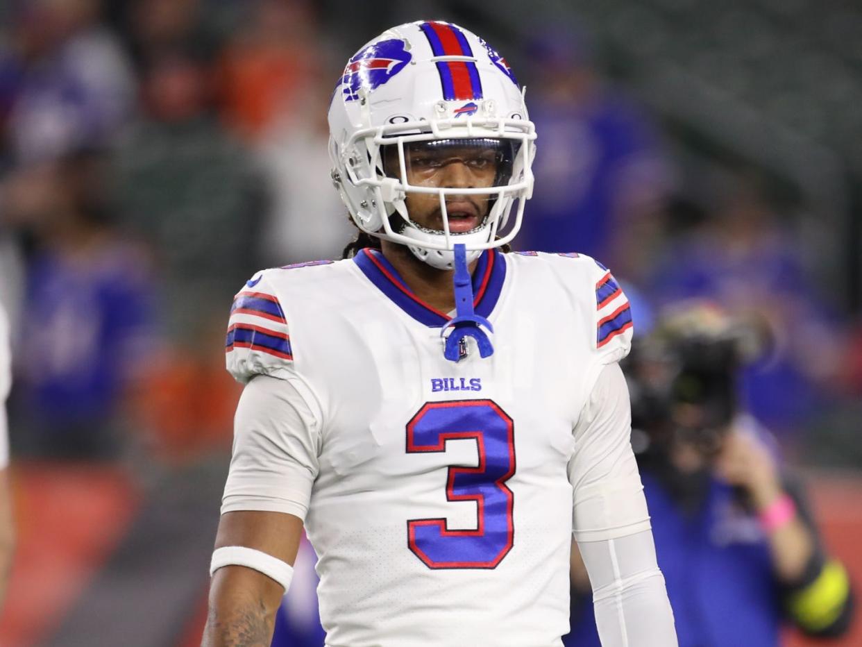 Buffalo Bills safety Damar Hamlin (3) warms up prior to the game against the Buffalo Bills and the Cincinnati Bengals on January 2, 2023, at Paycor Stadium in Cincinnati, OH.