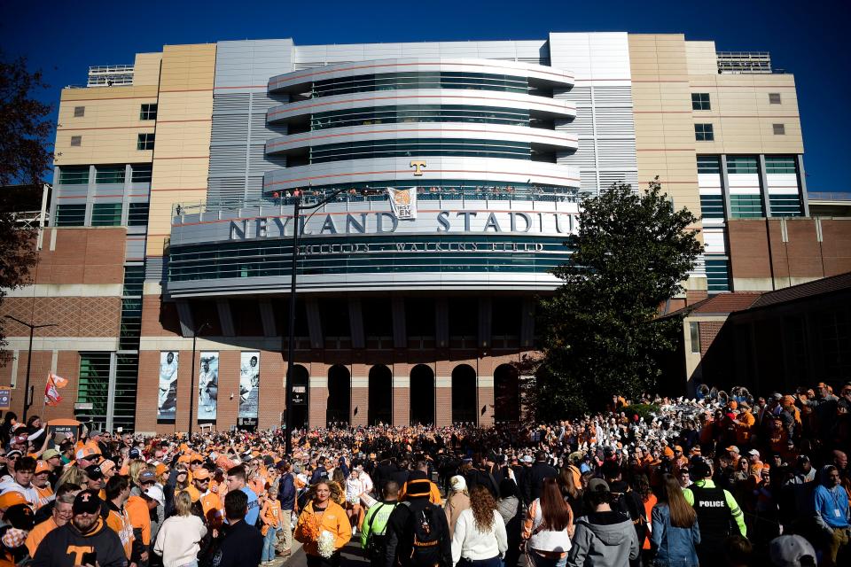 Fans gather outside of Neyland Stadium on Peyton Manning Pass during the Vol Walk ahead of an SEC football game between Tennessee and Georgia at Neyland Stadium in Knoxville, Tenn. on Saturday, Nov. 13, 2021.<br>RANK 3 Kns Tennessee Georgia Football