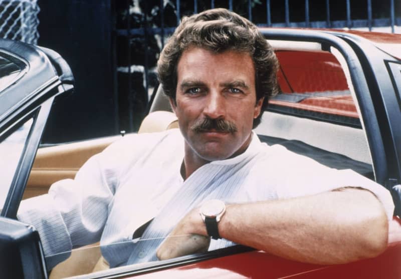 With his trademark moustache and red Ferrari, Tom Selleck was one of the most popular TV detectives of the 80s. In a new autobiography, the "Magnum P.I." star explains he had never planned on becoming an actor. picture alliance/kpa/dpa