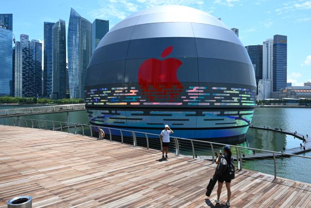 Apple's new Apple Store in Singapore is a work of art