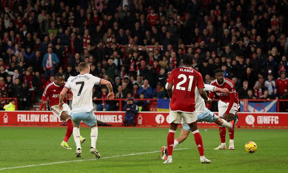 <span>Callum Hudson-Odoi scores Nottingham Forest’s second goal after West Ham were reduced to 10 men.</span><span>Photograph: Richard Pelham/Getty Images</span>