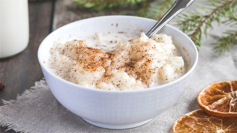 Wheat porridge with milk and cinnamon 