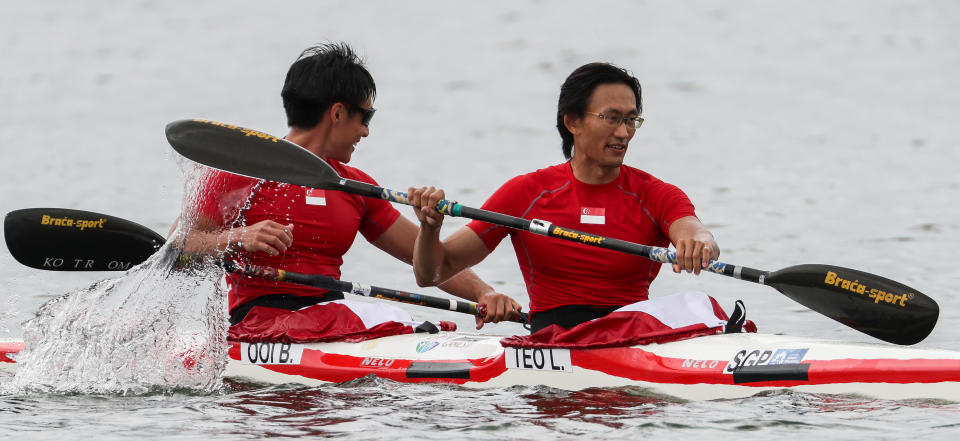 Singapore canoeists Brandon Ooi (left) and Lucas Teo clinched gold in the men's K2 1,000m final at the Hanoi SEA Games. (PHOTO: SNOC/ Kelly Wong)