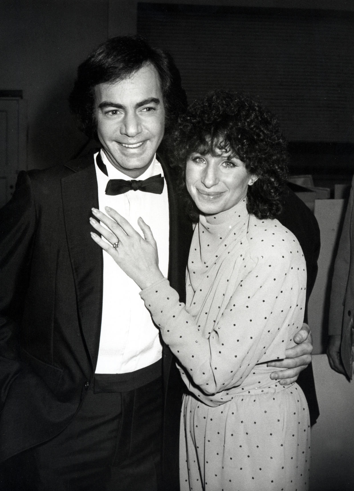 Neil Diamond & Barbra Streisand at the 22nd Annual Grammy Awards in 1980. (Photo: Getty Images)