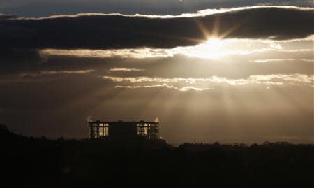 The sun sets over Hunterston nuclear power station in West Kilbride, Scotland May 15, 2013. REUTERS/Suzanne Plunkett