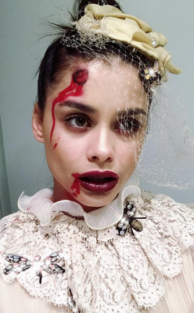 <p>La diosa uruguaya cautivó a sus casi 100 mil seguidores de Instagram con su terrorífico maquillaje. – <em>Foto: <a rel="nofollow noopener" href="https://www.instagram.com/vic_saravia/" target="_blank" data-ylk="slk:Instagram/vic_saravia/;elm:context_link;itc:0;sec:content-canvas" class="link ">Instagram/vic_saravia/</a> </em> </p>