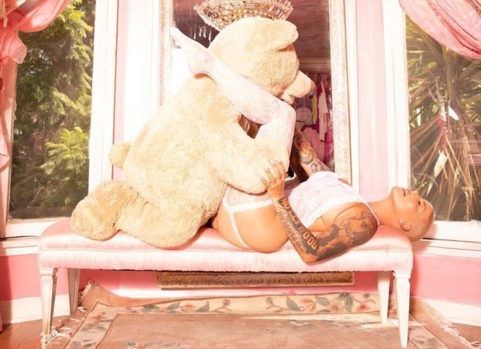 <div class="inline-image__credit">Courtesy of Amber Rose</div>