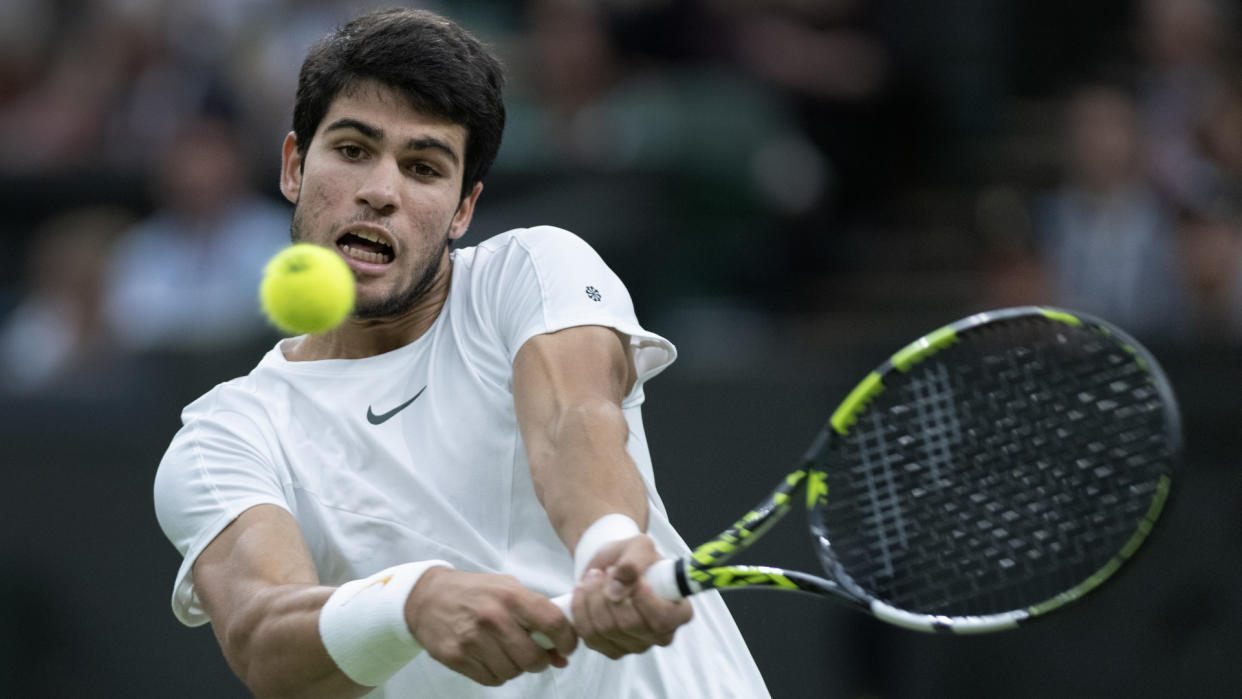  Carlos Alcaraz hits a backhand at Wimbledon 