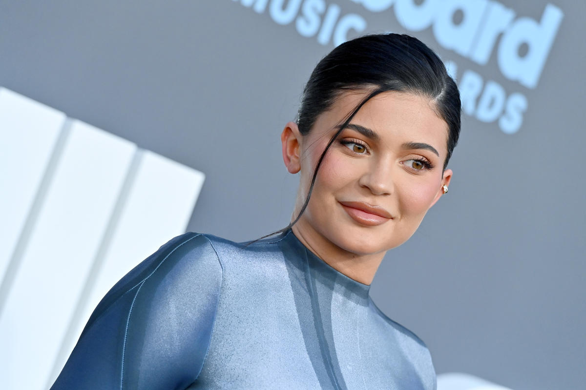 Kylie Jenner denies mocking Selena Gomez's eyebrows - Yahoo Lifestyle UK