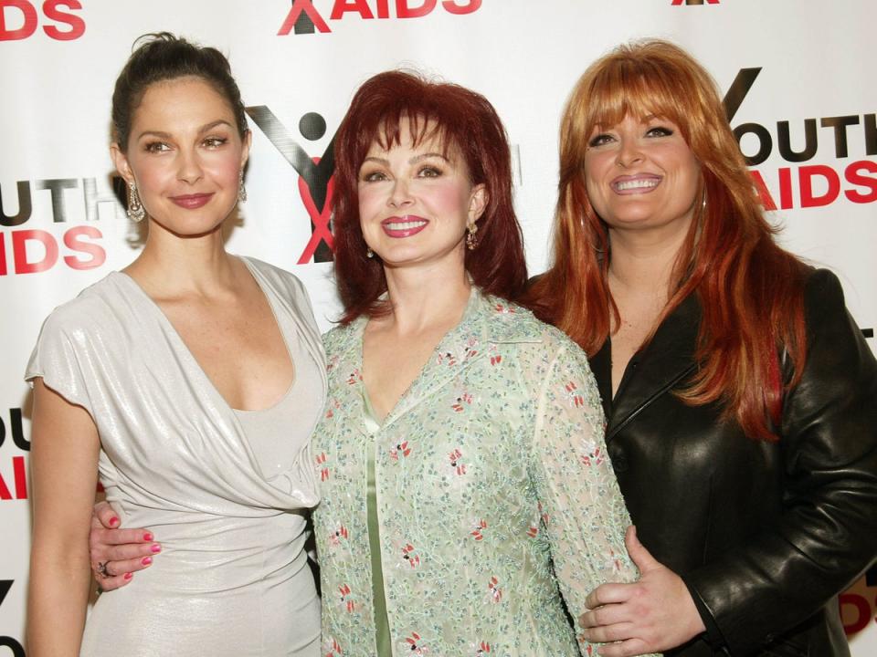 Ashley Judd, Naomi Judd and Wynonna Judd (Getty Images)