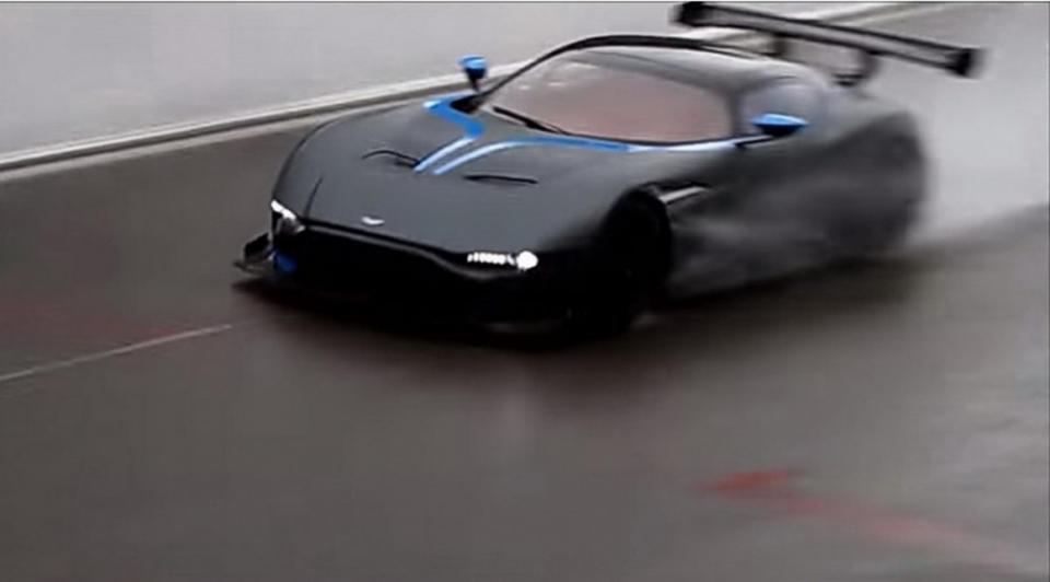 無奈『雨神』攪局！Aston Martin Vulcan『火神』現身Sap 24H 2015 [內附動態影片]