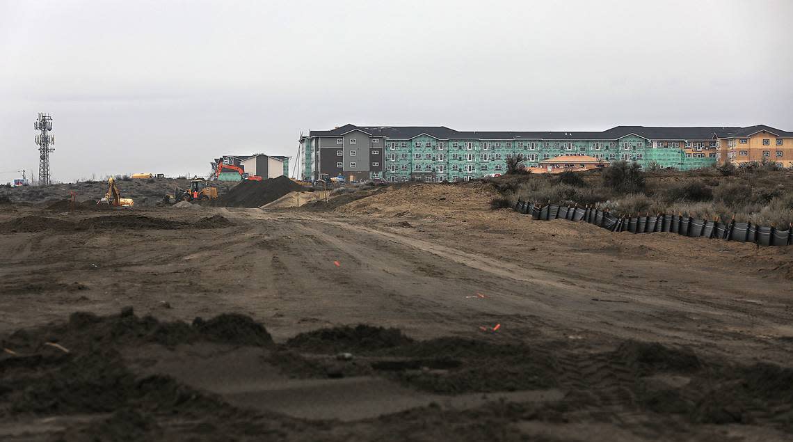 As blocks of apartment buildings begin to rise on the north end of Pasco’s Broadmoor Development, the city’s future aquatic center is positioned to be one of the 1,200-acre site’s first nonresidential tenants.