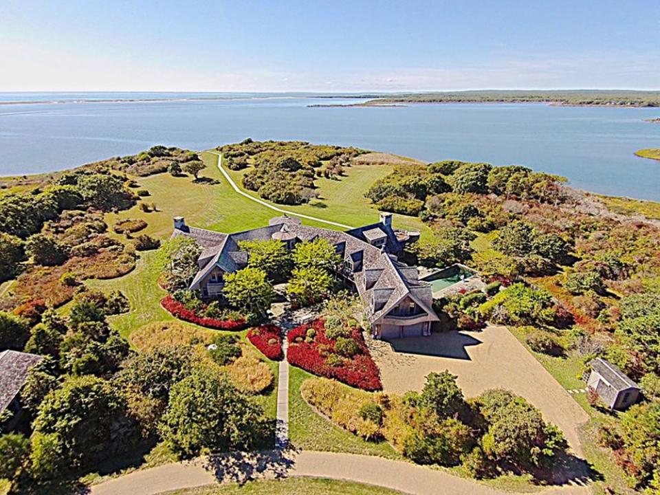 The Obamas' new home on Martha's Vineyard. Listed by Thomas LeClair and Gerret Conover of LandVest Martha’s Vineyard. | Landvest.com