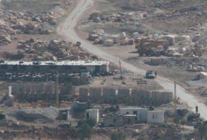 以色列26日空襲黎巴嫩鄰近敘利亞邊界一處隸屬某個巴勒斯坦團體的軍事據點。(圖翻攝自黎巴嫩日報)