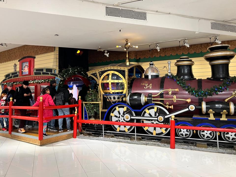 santaland toy train