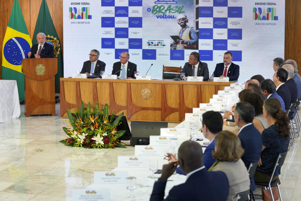 Brazilian President Luiz Inacio Lula da Silva, left, addresses a ministerial meeting to review the first 100 days of his government at Planalto Palace in Brasilia, Brazil, Monday, April 10, 2023. (AP Photo/Eraldo Peres)
