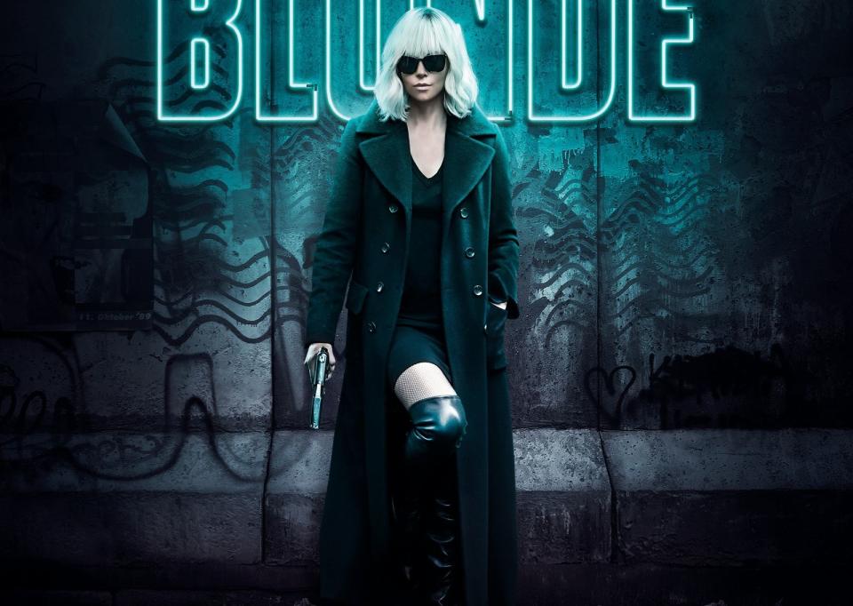 Noch eine Spur härter zeigte sich die Südafrikanerin zuletzt im actionreichen Agentenabenteuer "Atomic Blonde": Theron schlägt ziemlich kräftig zu, trinkt ziemlich viel Wodka und lässt sich auf eine heftige Affäre mit einer französischen Konkurrentin ein. (Bild: 2017 Jonathan Prime / Focus Features / Universal)