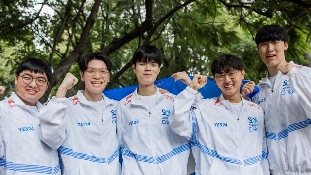 Deft joins DWG KIA after DRX release Worlds-winning roster into