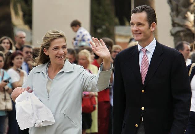 ILE - Spain's Duke of Palma Inaki Urdangarin and Princess Cristina de Borbon, left, show their daughter Irene in Barcelona, Spain, on June 8, 2005. (Photo: AP Photo/Manu Fernandez)