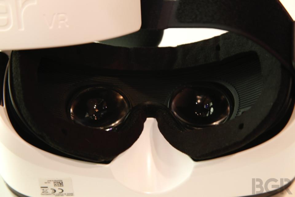 Samsung reportedly revealed the price of its Gear VR headset