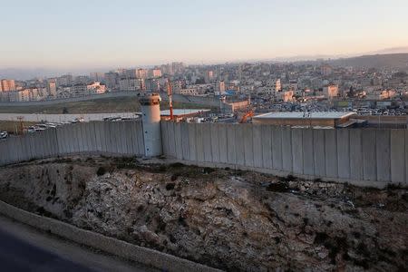 A view shows Israeli Qalandiya checkpoint behind the Israeli barrier near the West Bank city of Ramallah April 25, 2017. REUTERS/Mohamad Torokman