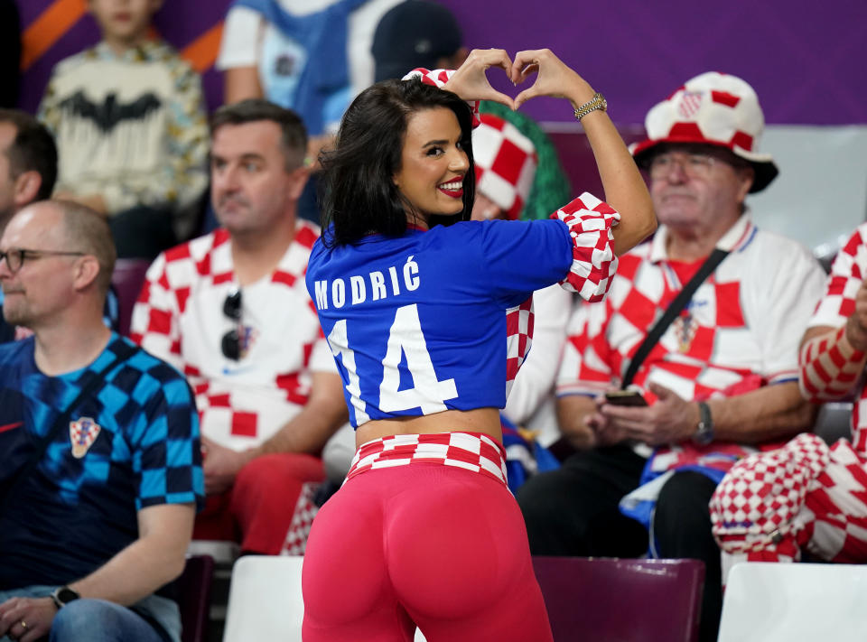 Der kroatische Superfan Ivana Knöll heizte nicht nur den WM-Zuschauern im Stadion ein, sondern auch den Instagram-Nutzern (Bild: Adam Davy/PA Images via Getty Images)