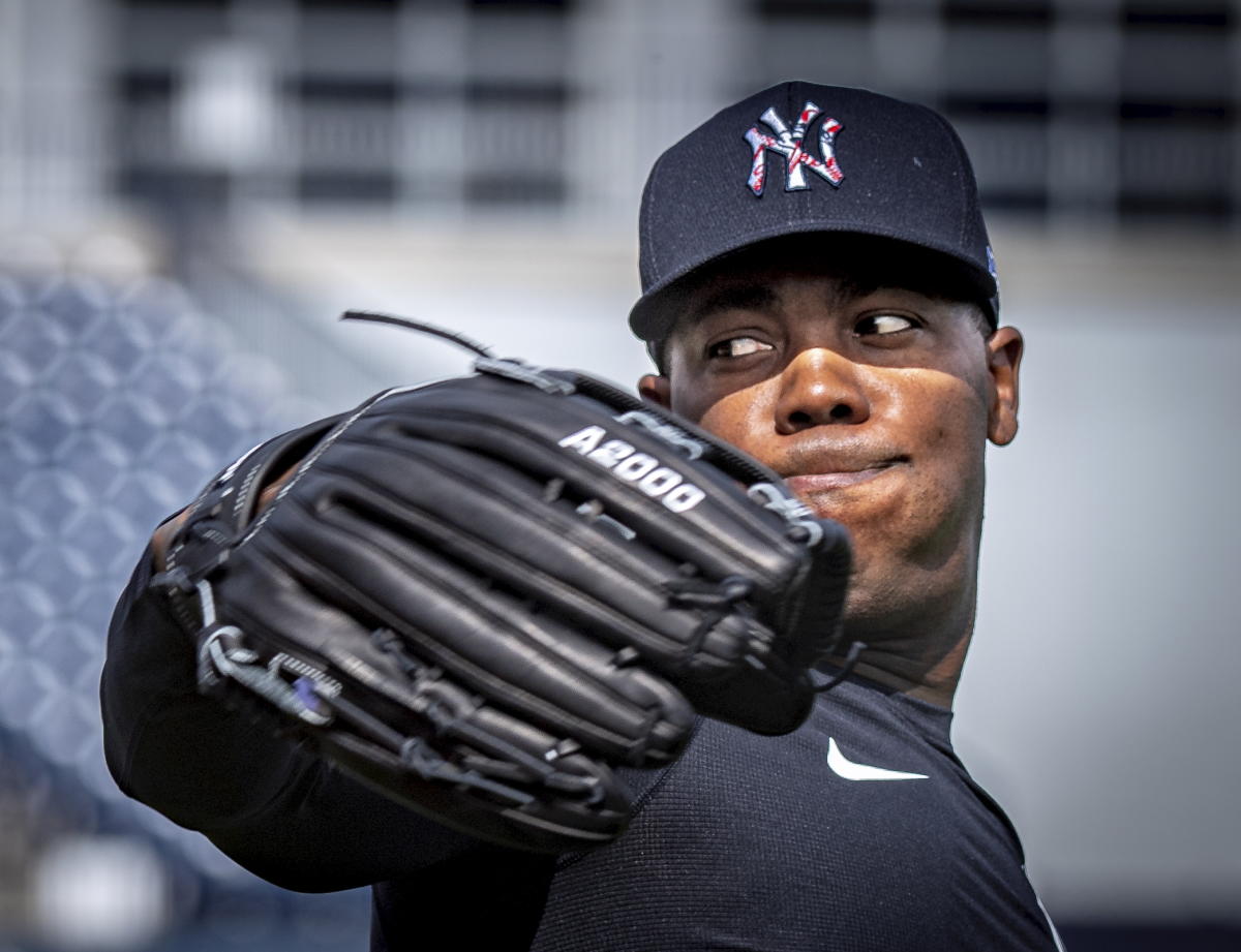 Yankees' Aroldis Chapman shows off boxing skills in driveway, continues to  get jacked during quarantine 