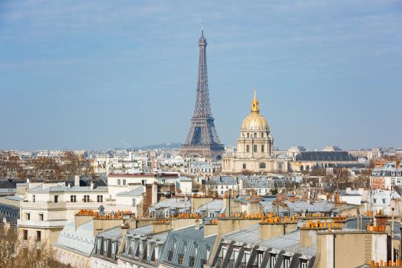 The view across the arrondissements to the Eiffel Tower (Lutetia)