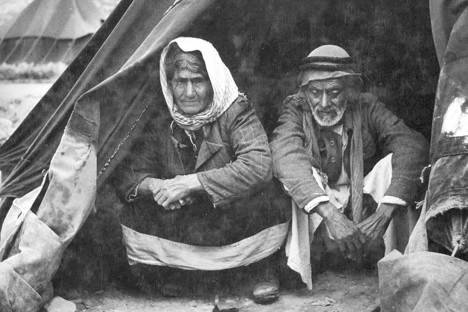 alestinian husband and wife driven from their homes by Israeli forces, 1948 (Universal / Getty Images)