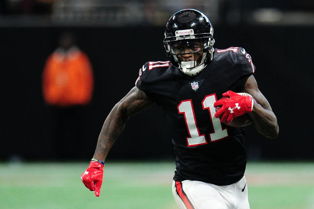 Julio Jones to attend training camp after reaching agreement with