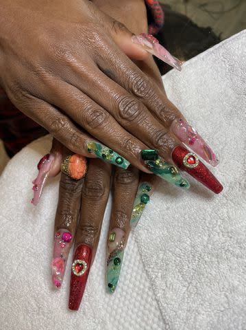 <p>@<a href="https://www.instagram.com/rosedoesmynails/?hl=en#" data-component="link" data-source="inlineLink" data-type="externalLink" data-ordinal="1">rosedoesmynails</a></p>